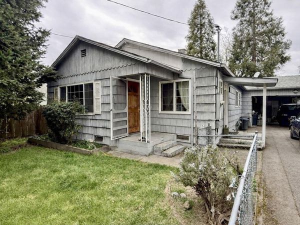 920 SW Pine Street, Grants Pass, OR 97526