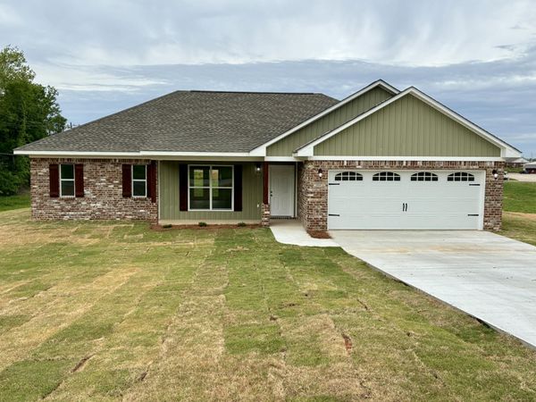 105 Lakeview Dr., Guntown, MS 38849