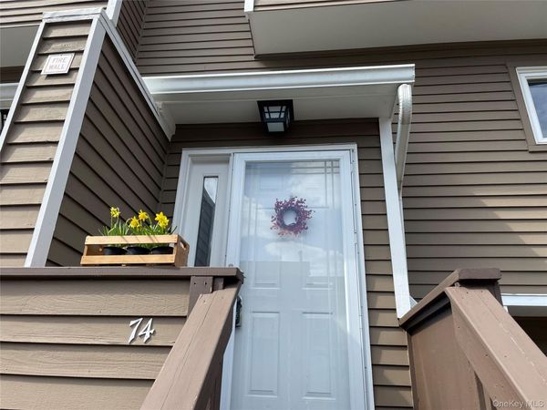 74 Village Green, Bardonia, NY 10954