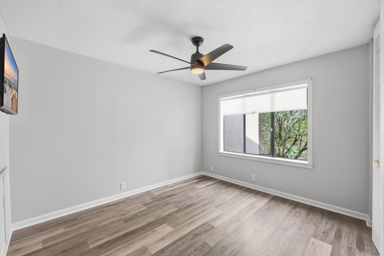 1100 Wedge Way Photo 4