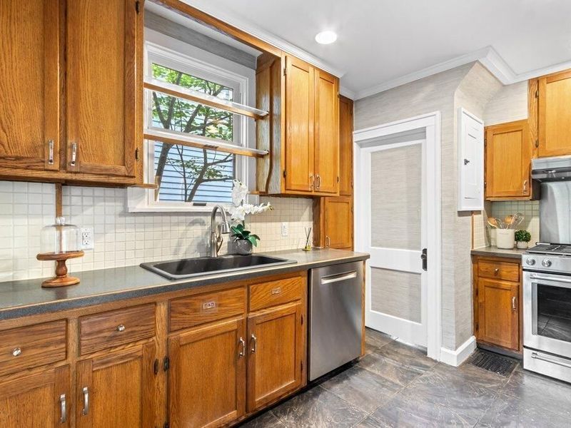 2804 Indianola Avenue, Columbus, OH 43202 Photo 13