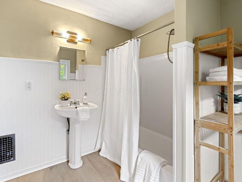 2804 Indianola Avenue, Columbus, OH 43202 Photo 18