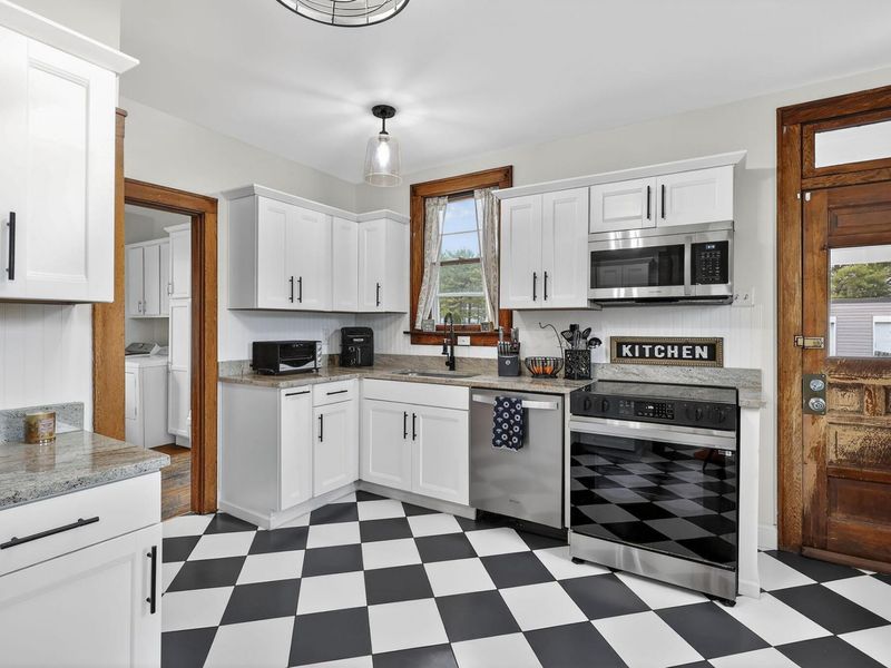 94 W Waterloo Street, Canal Winchester, OH 43110 Photo 2
