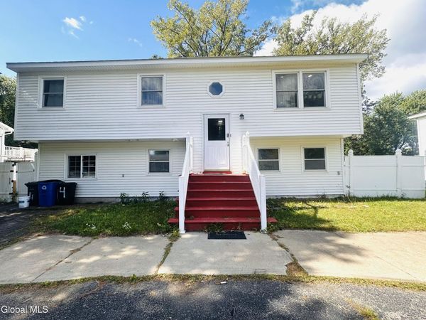 4 Thoroughbred Lane, Albany, NY 12205