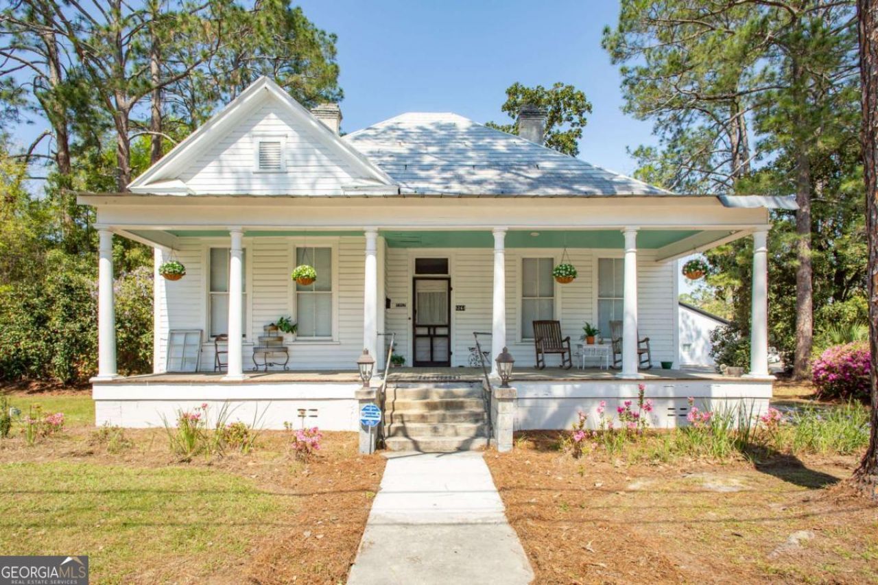 1261 Grove Avenue, Waycross, GA 31501 Main Photo