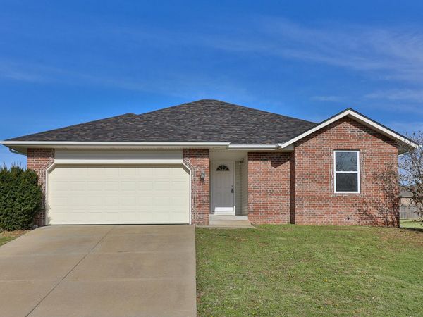 551 S Elgin Avenue, Bolivar, MO 65613