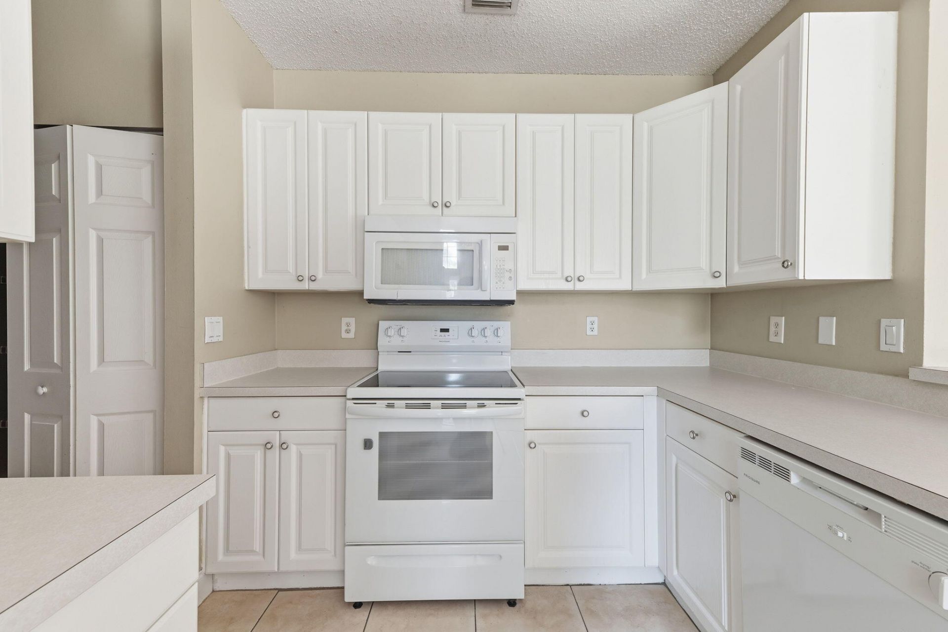 6334 Stonehurst Circle, Lake Worth, FL 33467 Photo