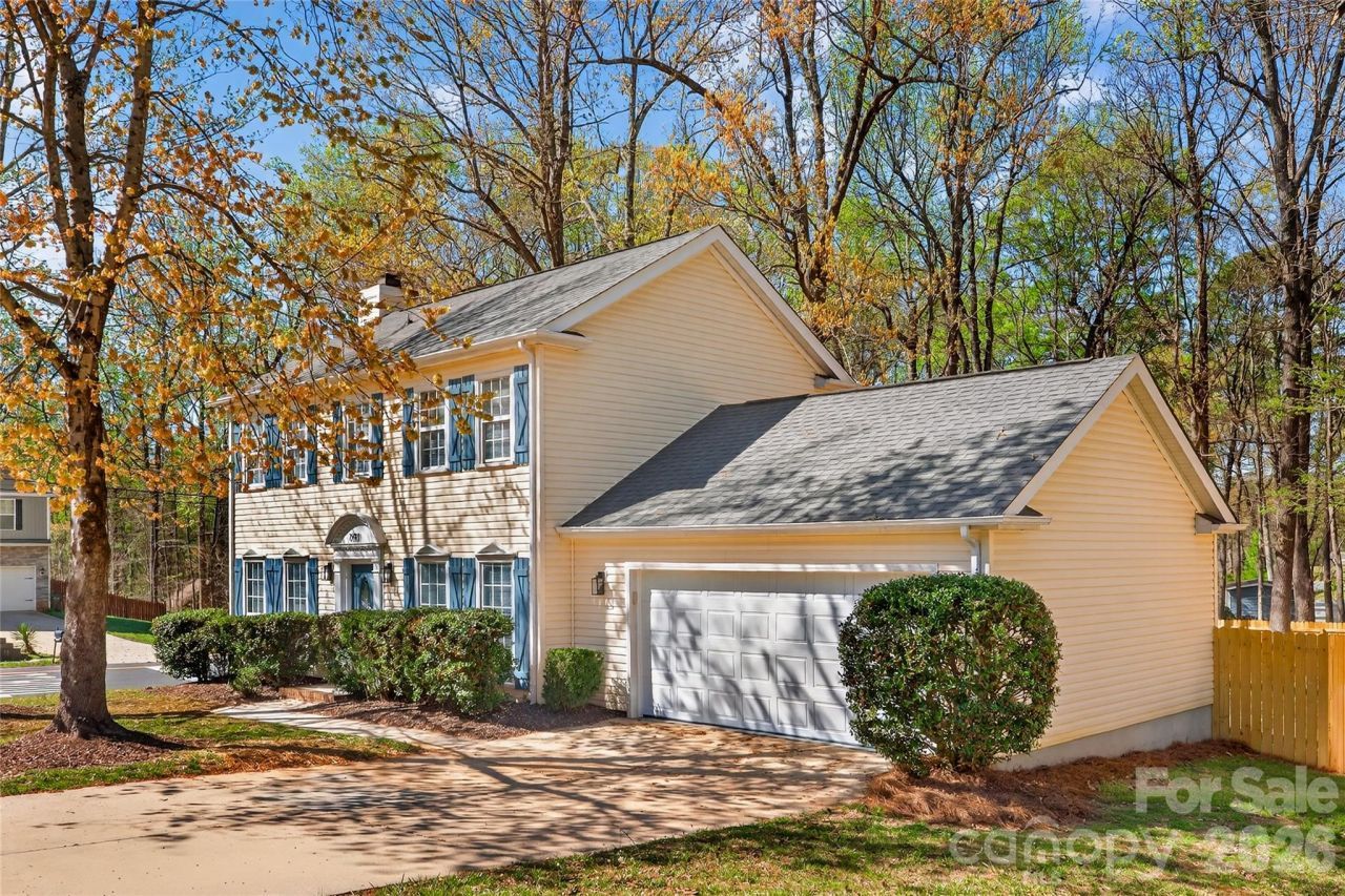 2801 Dellinger Drive , Charlotte, NC 28269 Main Photo