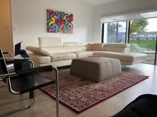 534 NE 195th St, Miami, FL 33179 Photo