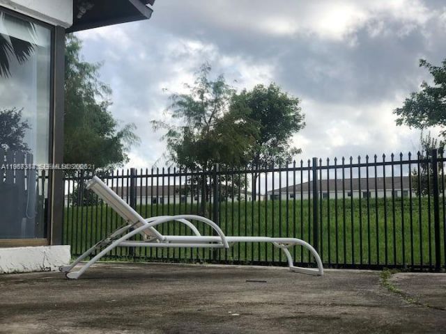 534 NE 195th St, Miami, FL 33179 Photo