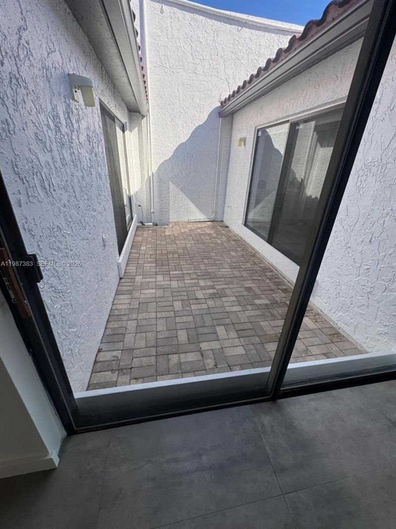 534 NE 195th St, Miami, FL 33179 Photo