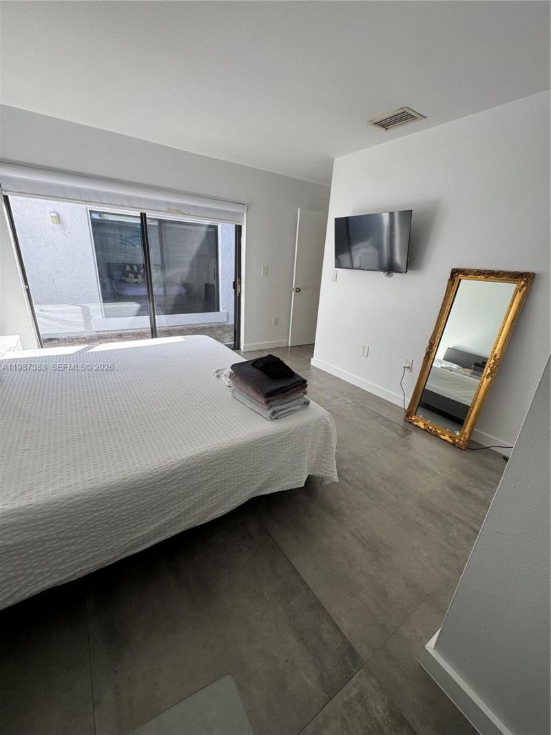 534 NE 195th St, Miami, FL 33179 Photo