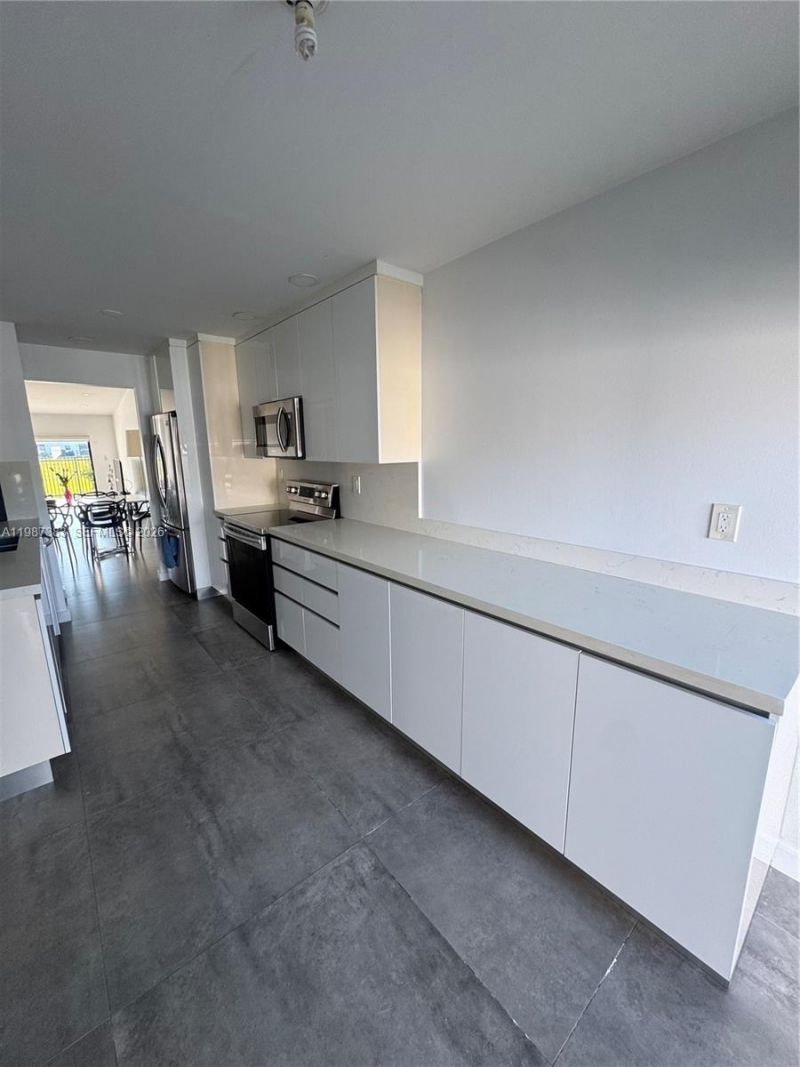 534 NE 195th St, Miami, FL 33179 Photo