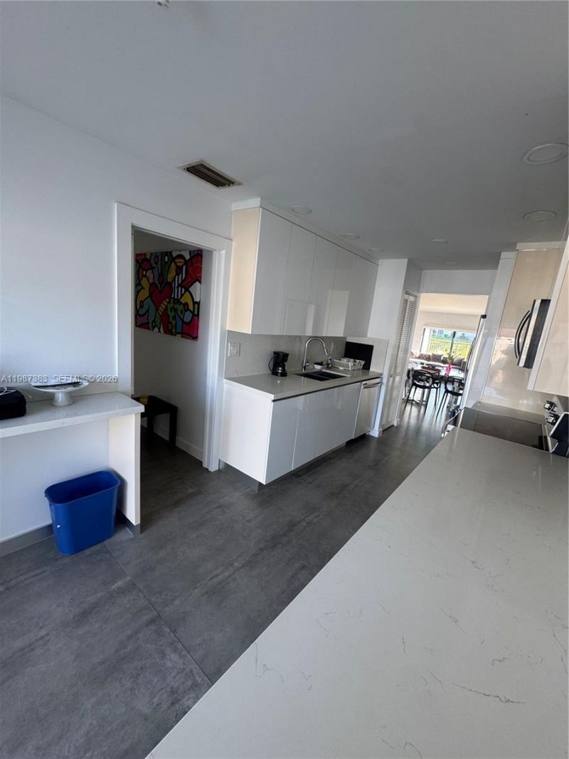 534 NE 195th St, Miami, FL 33179 Photo