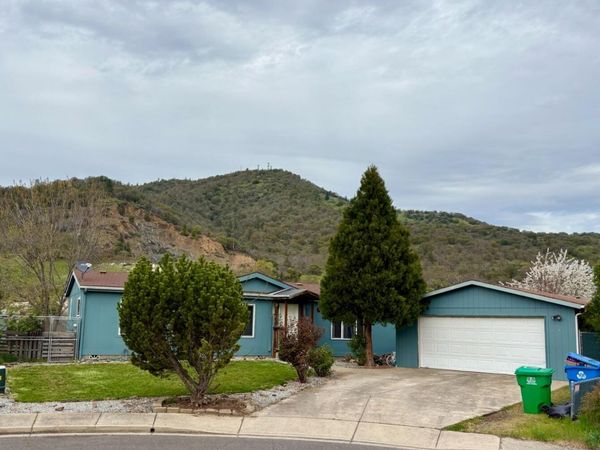 547 Damian Circle, Gold Hill, OR 97525