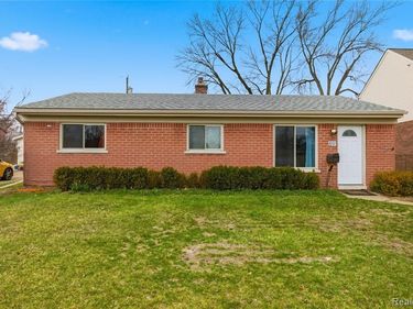 891 E Harwood Avenue, Madison Heights, MI 48071
