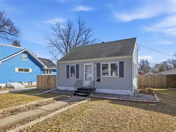 1613 10th Street N, Fargo, ND 58102