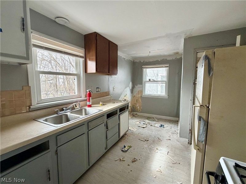 12402 Imperial Avenue, Cleveland, OH 44120 Photo 2