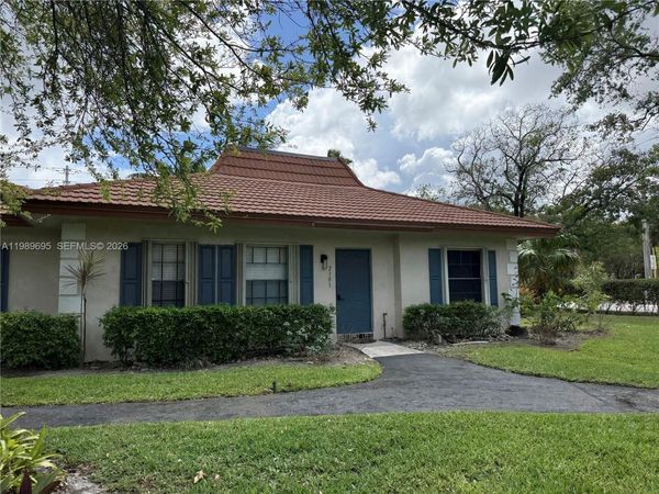 2381 SW 70th Ave, Unit 49, Davie, FL 33317