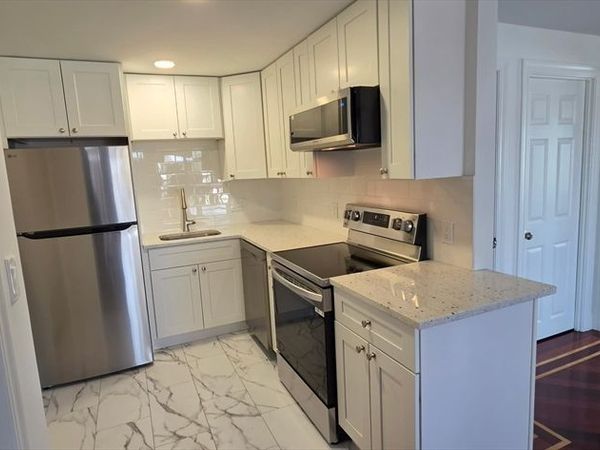 26 W Wyoming Ave, Unit 3A, Melrose, MA 02176