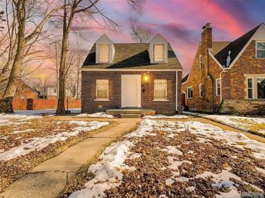 9744 Lakepointe Street E, Detroit, MI 48224