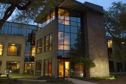 710 Johnnie Dodds Boulevard  photo 4