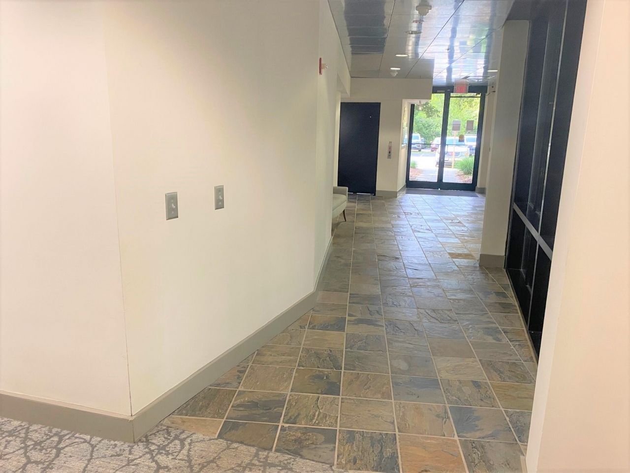 710 Johnnie Dodds Boulevard  Photo 5