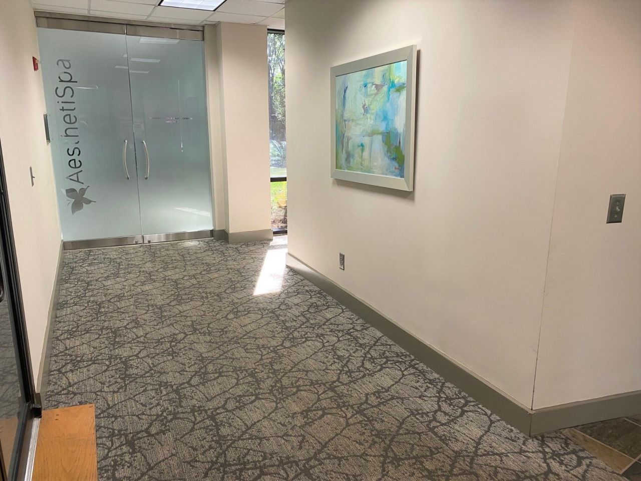 710 Johnnie Dodds Boulevard  Photo 6