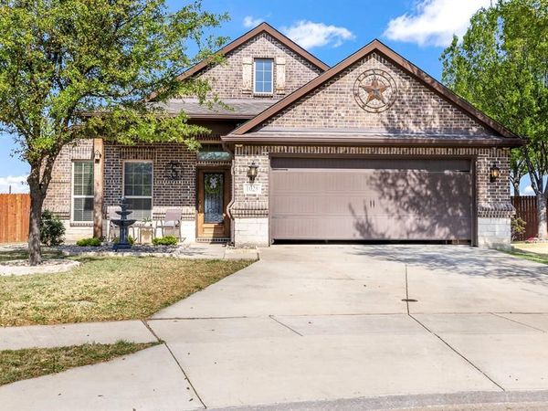 1028 Crest Meadow Drive, Fort Worth, TX 76052
