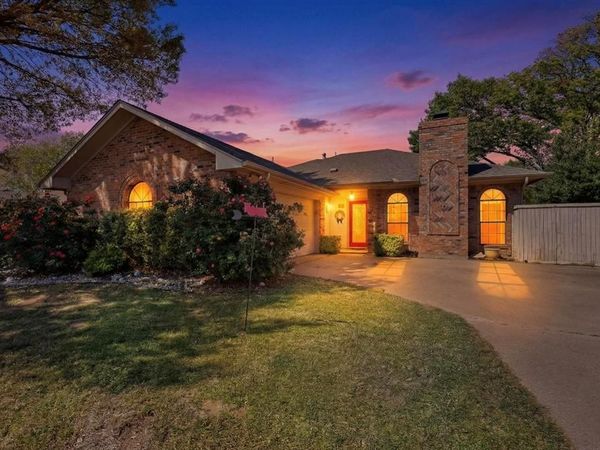 2212 Oak Bluff Drive, Flower Mound, TX 75028