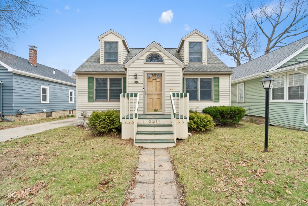 2211 Harding Avenue, Lansing, MI 48910 Main Photo