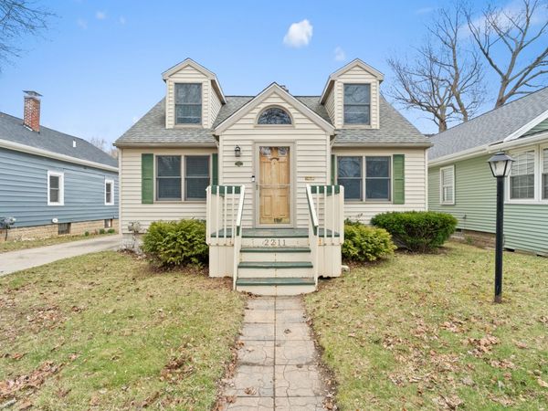 2211 Harding Avenue, Lansing, MI 48910