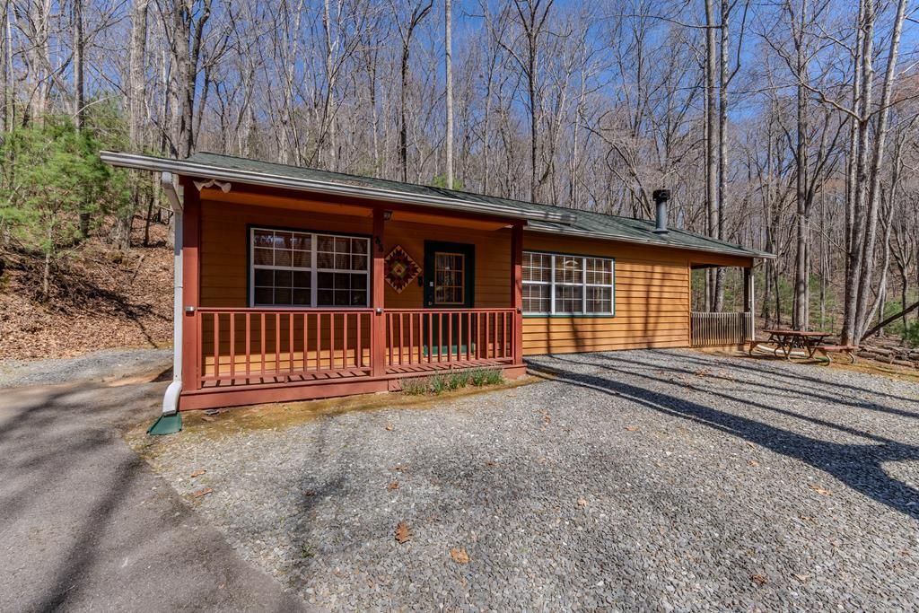 33 Hamlet Circle, Murphy, NC 28906 Main Photo