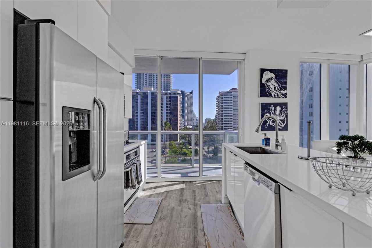 6515 Collins Ave , Unit 708, Miami Beach, FL 33141 Photo