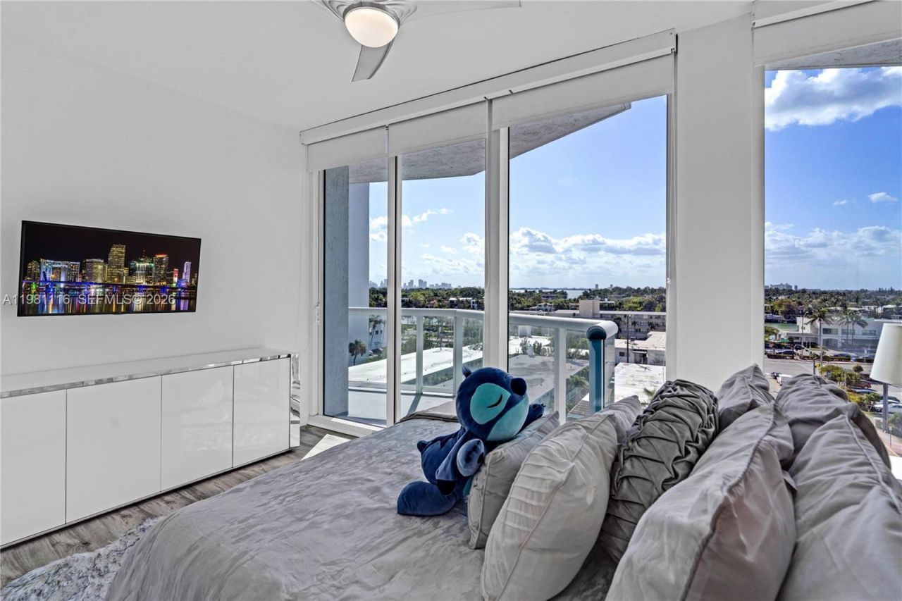 6515 Collins Ave , Unit 708, Miami Beach, FL 33141 Photo