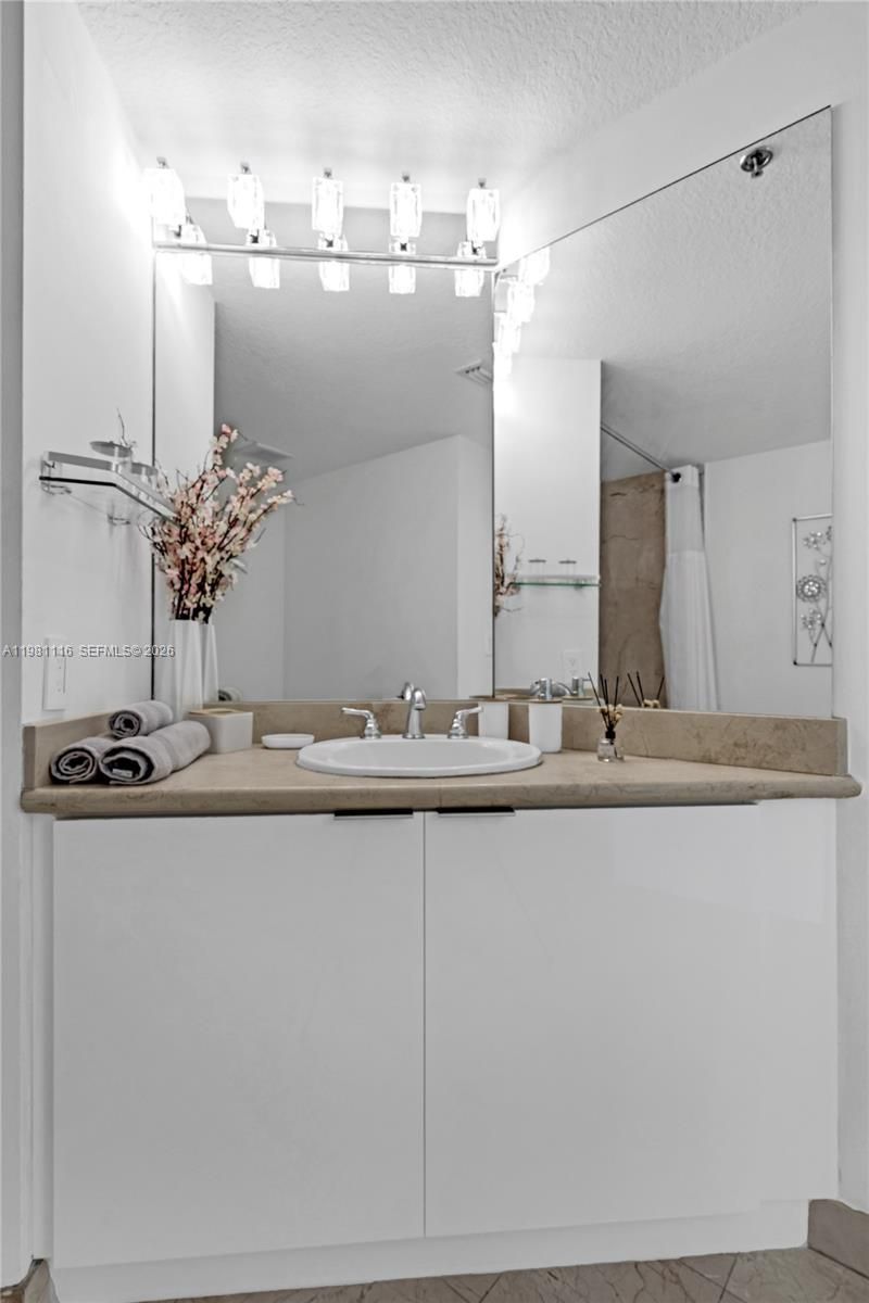 6515 Collins Ave , Unit 708, Miami Beach, FL 33141 Photo