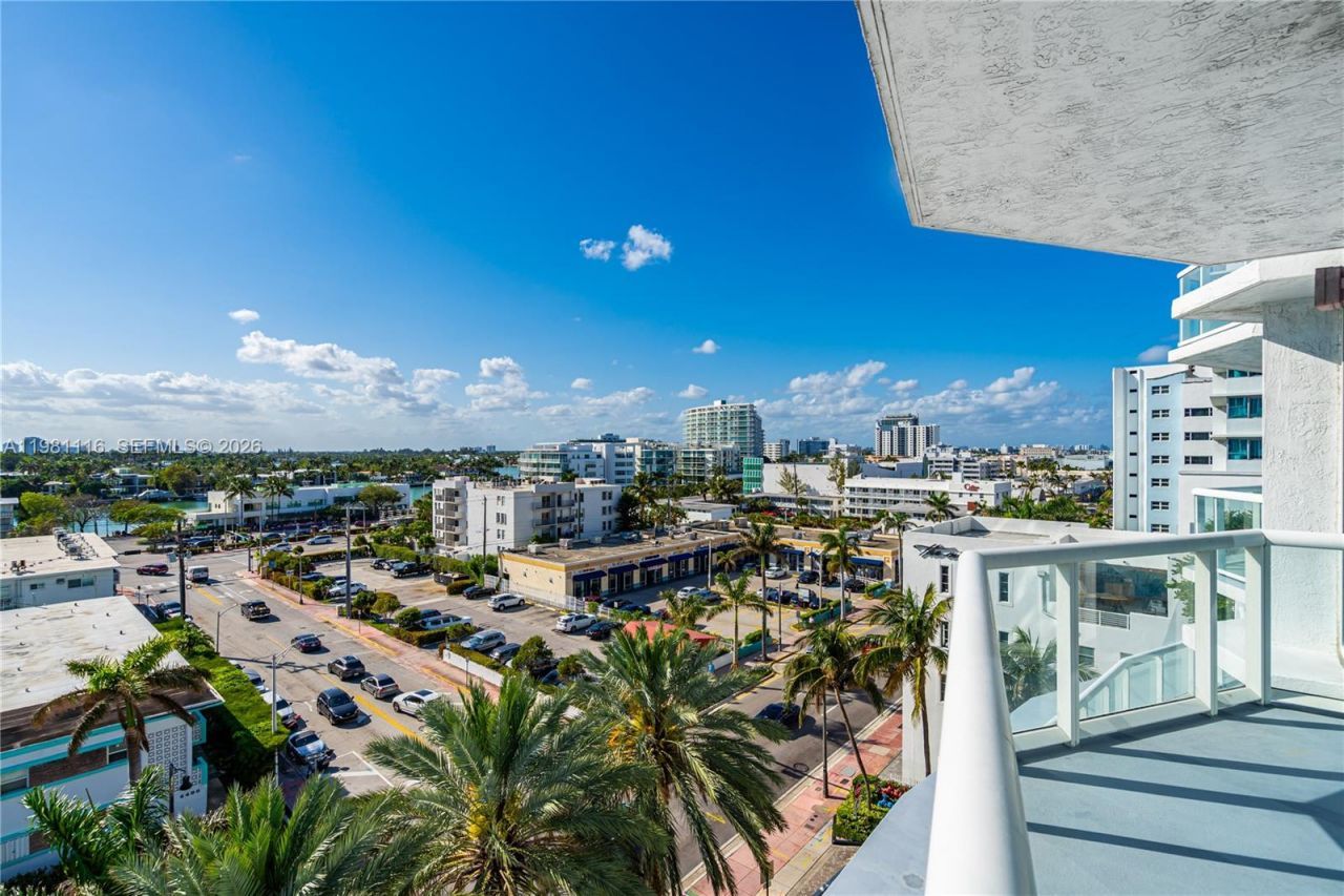 6515 Collins Ave , Unit 708, Miami Beach, FL 33141 Photo