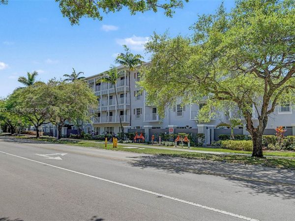 7000 SW 80th St, Unit 103, Miami, FL 33143