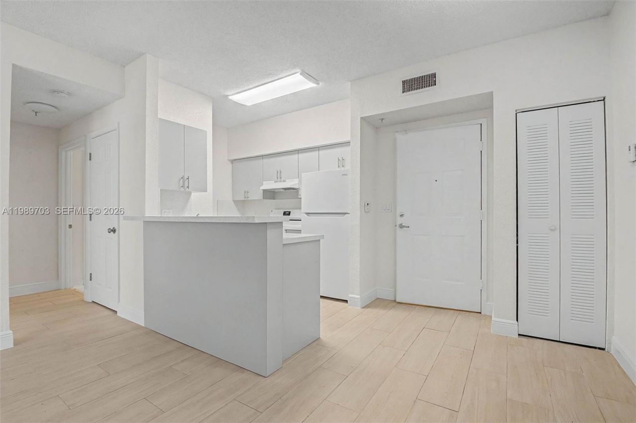 7000 SW 80th St, Unit 103, Miami, FL 33143 Photo