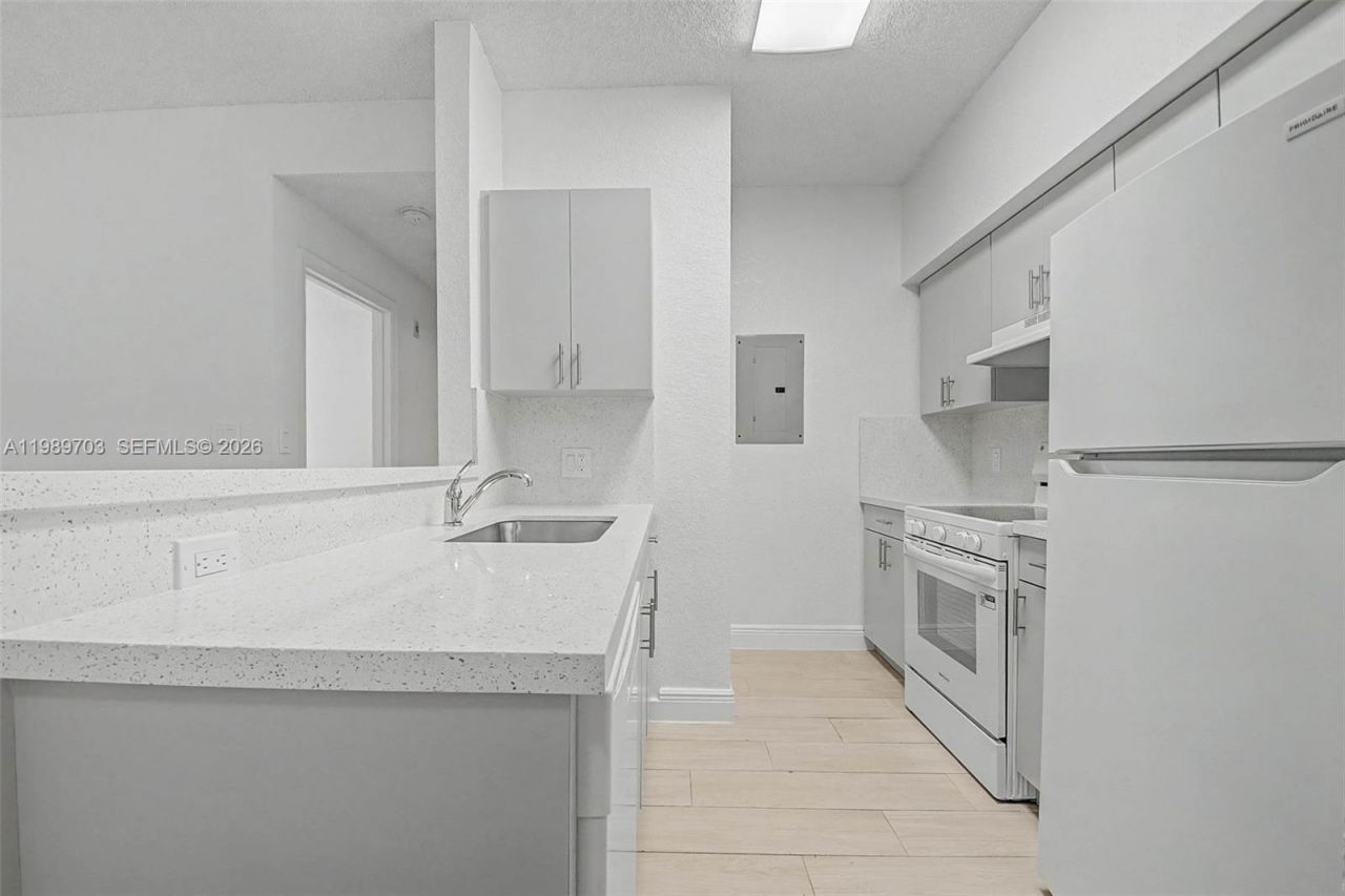 7000 SW 80th St, Unit 103, Miami, FL 33143 Photo