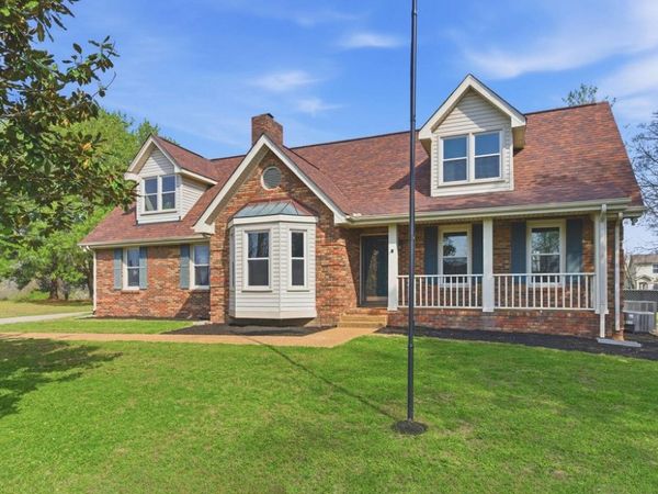 721 Clayton Dr, Clarksville, TN 37040