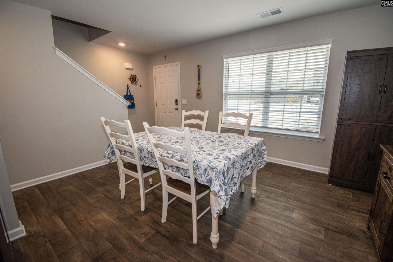 308 Throne Court  Photo 10