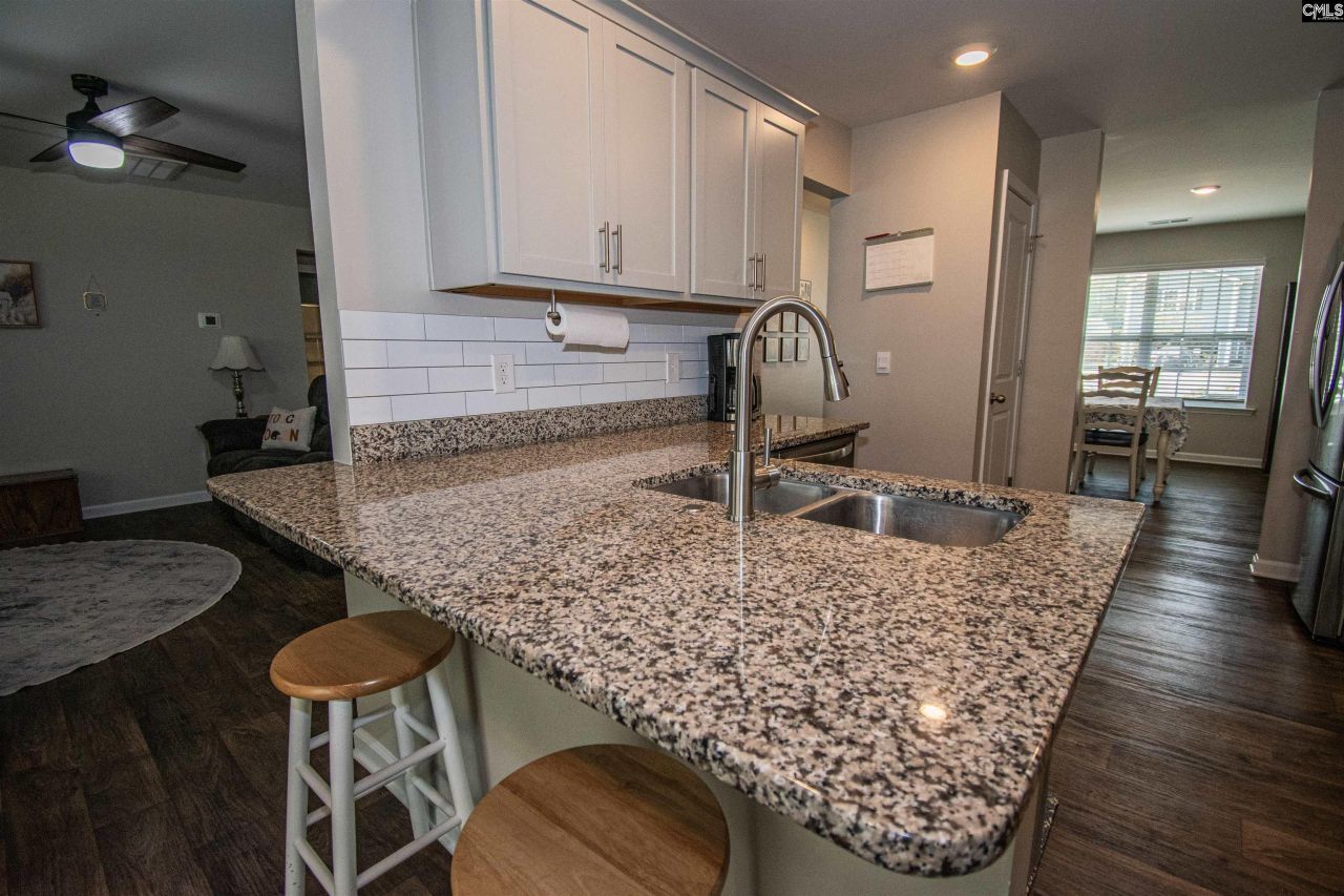 308 Throne Court  Photo 12