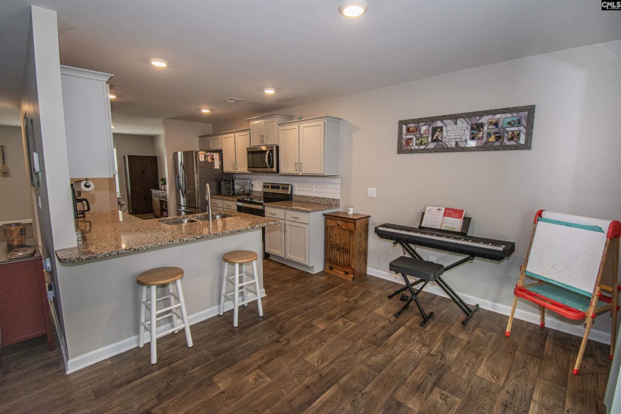 308 Throne Court  Photo 15