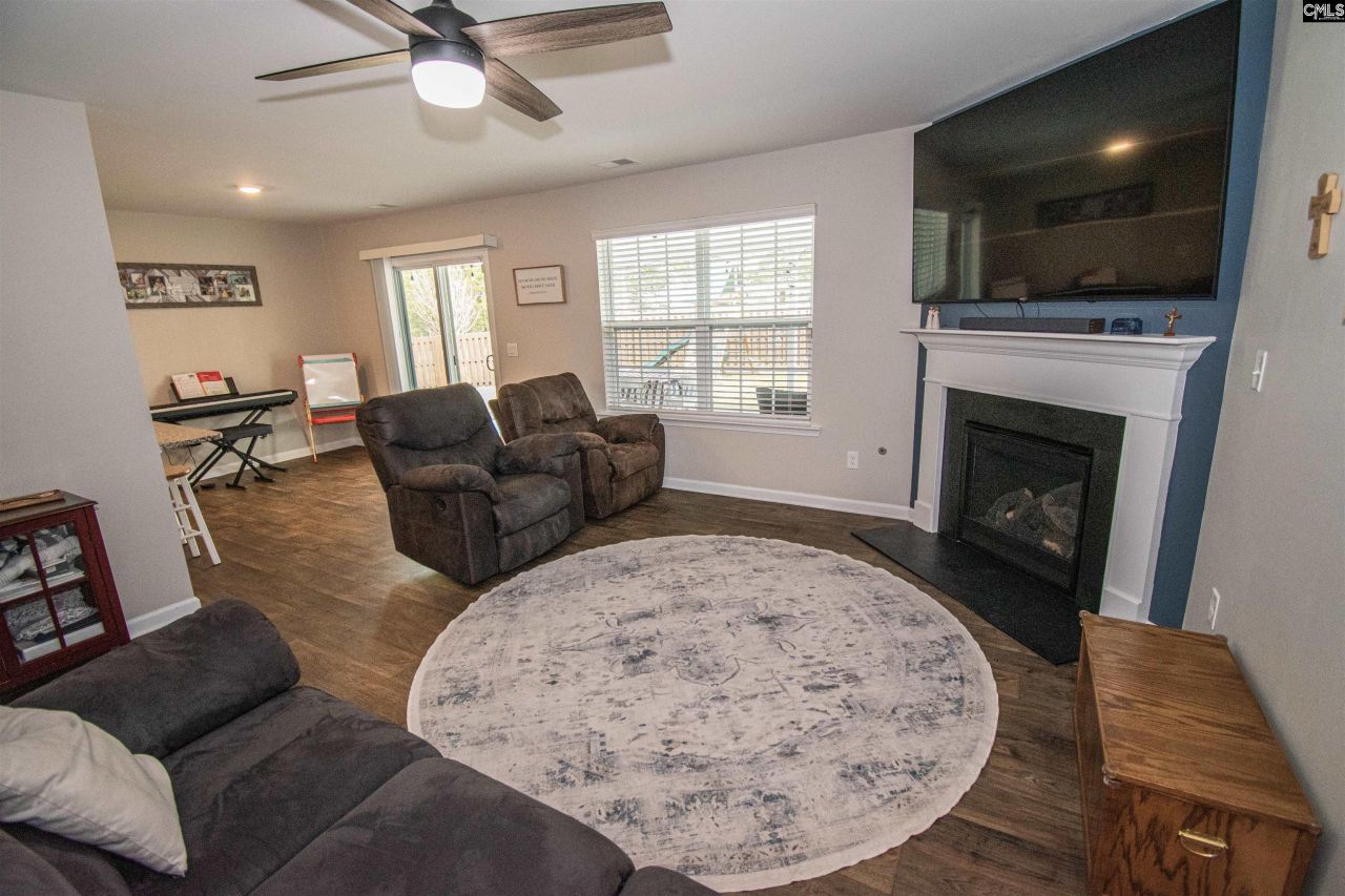 308 Throne Court  Photo 18