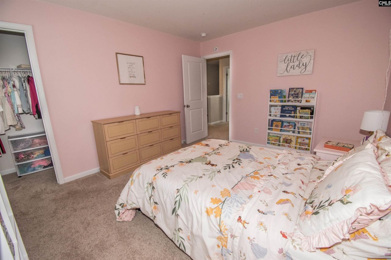 308 Throne Court  Photo 31