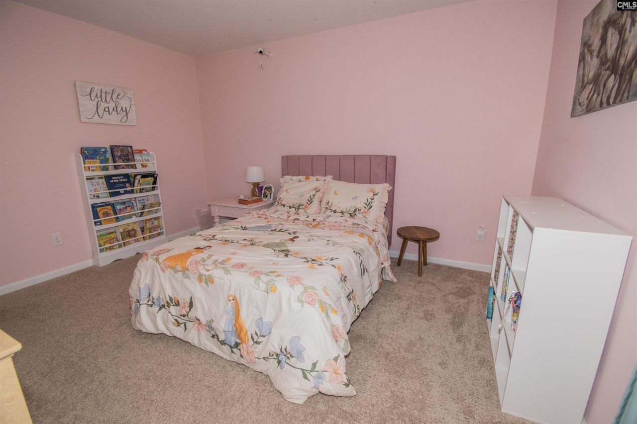 308 Throne Court  Photo 32