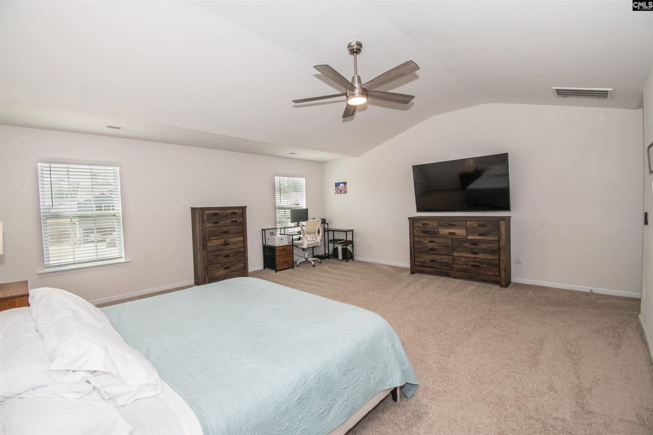 308 Throne Court  Photo 38