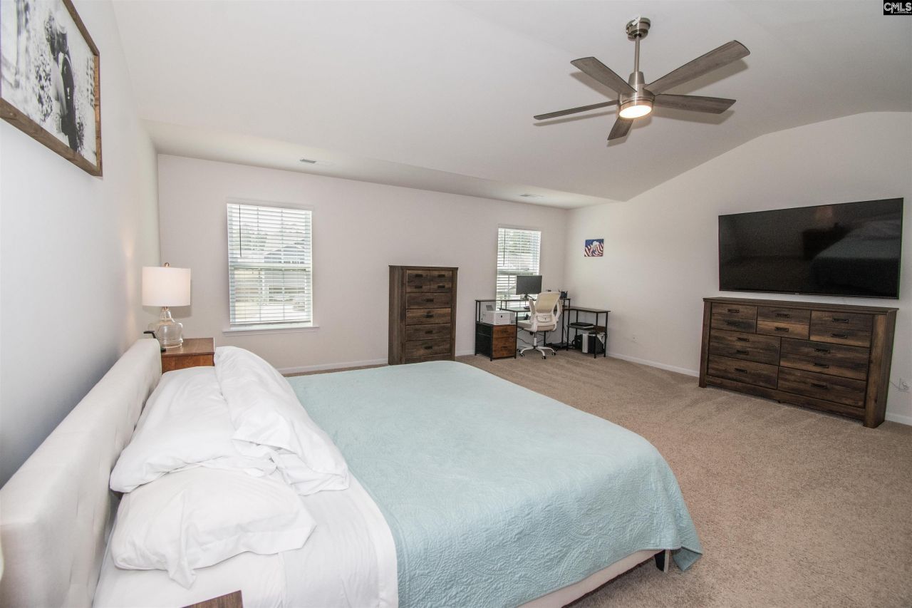 308 Throne Court  Photo 39