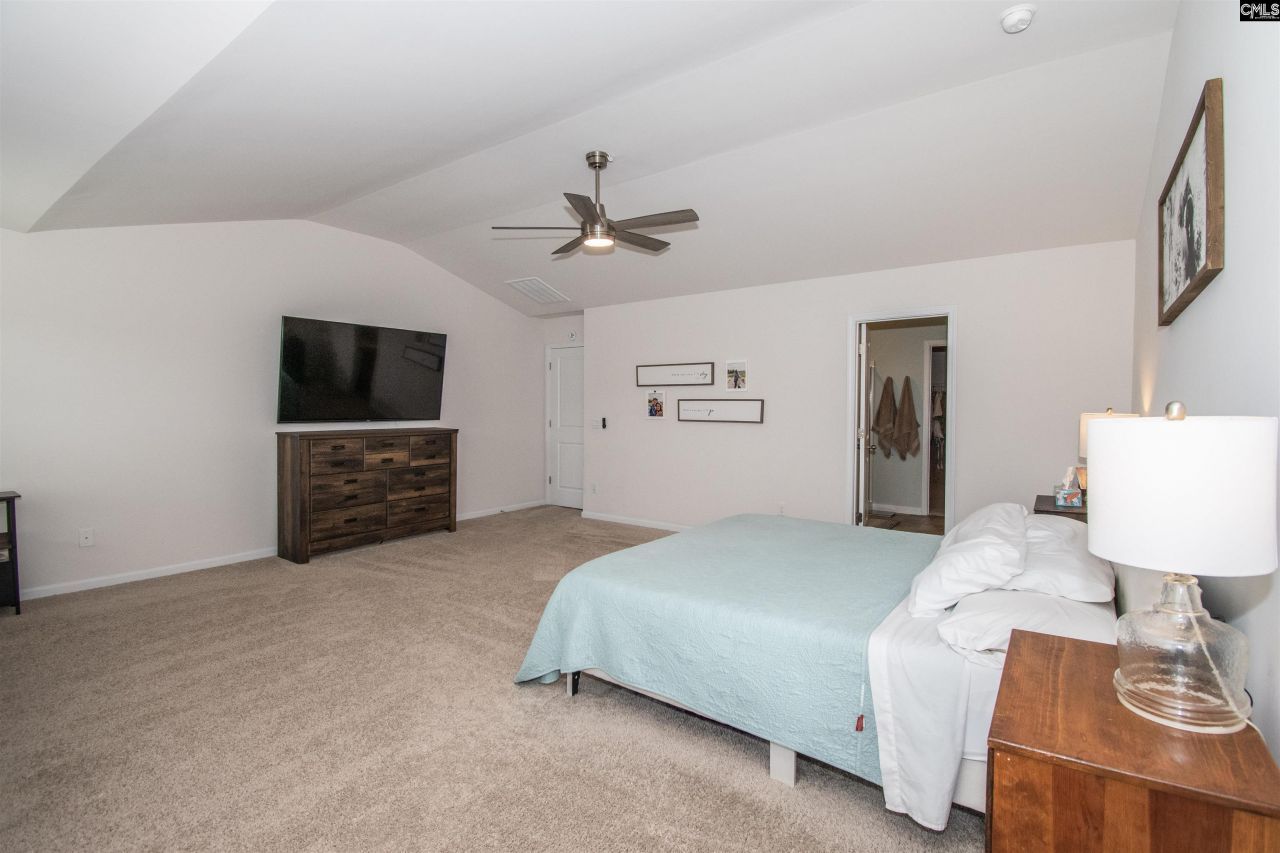 308 Throne Court  Photo 40